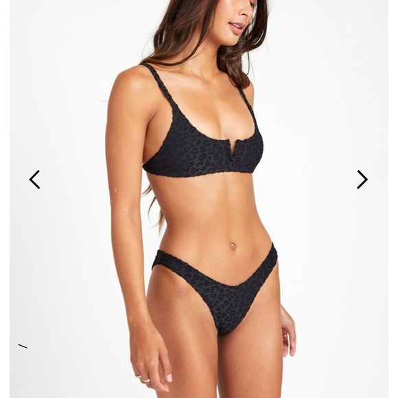 RVCA Other - RVCA wild v wire bikini top French bottom